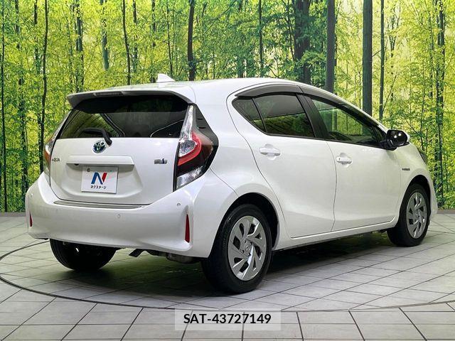 Toyota AQUA 2019-09 7875242-17