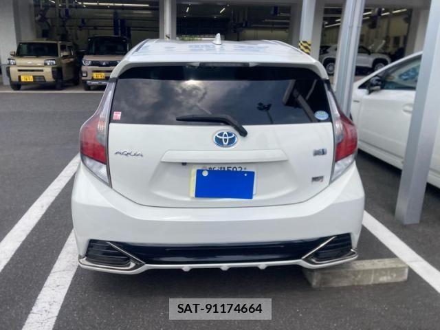 Toyota AQUA 2015-09 7875272-1