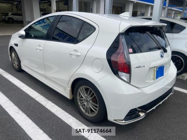 Toyota AQUA 2015-09 7875272-2