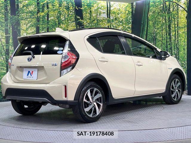 Toyota AQUA 2018-03 7875246-16