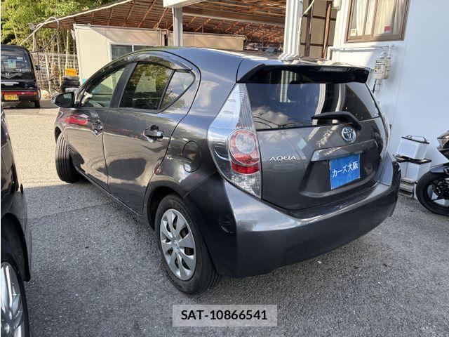 Toyota AQUA 2013-10 7875270-2