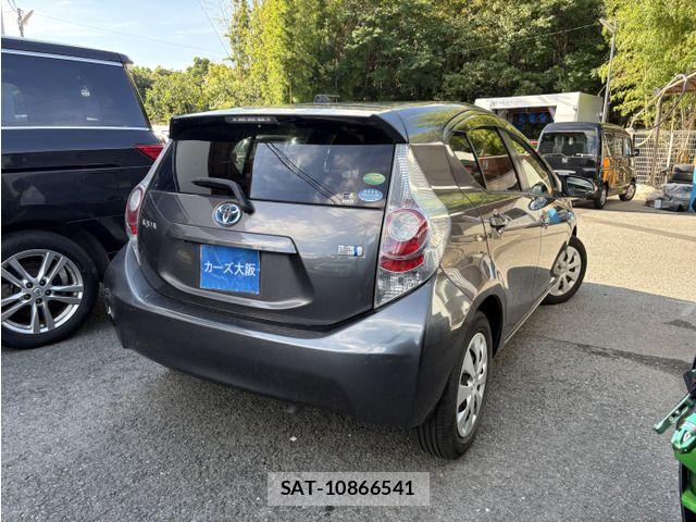 Toyota AQUA 2013-10 7875270-3