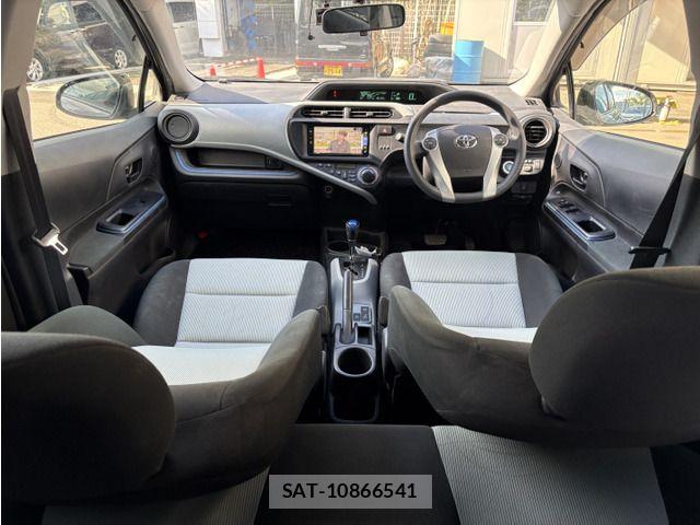 Toyota AQUA 2013-10 7875270-5