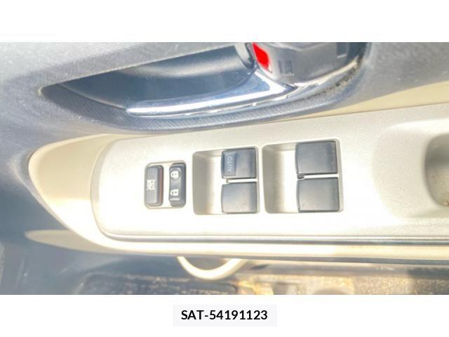 Toyota AQUA 2012-09 7875286-11