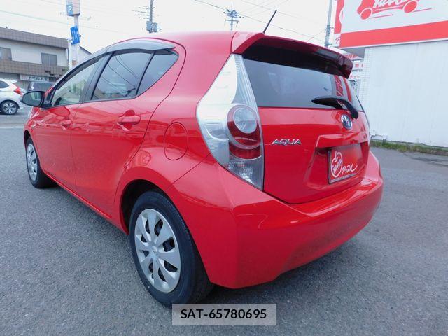 Toyota AQUA 2013-12 7875281-2