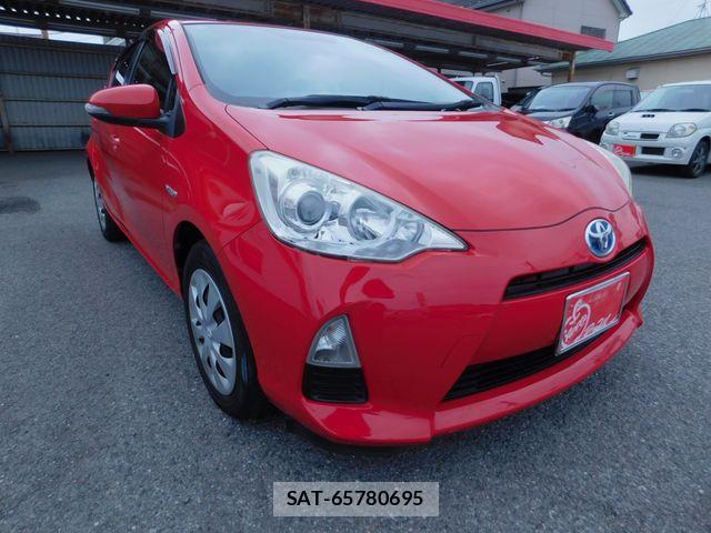Toyota AQUA 2013-12 7875281-3