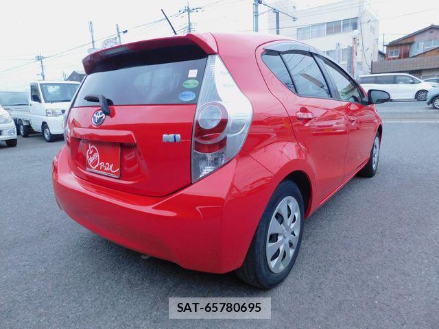 Toyota AQUA 2013-12 7875281-4