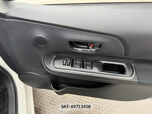 Toyota AQUA 2014-03 7875258-16