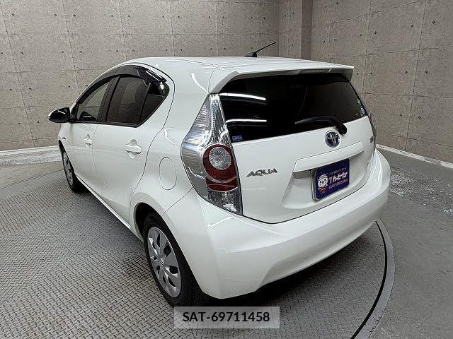 Toyota AQUA 2014-03 7875258-2