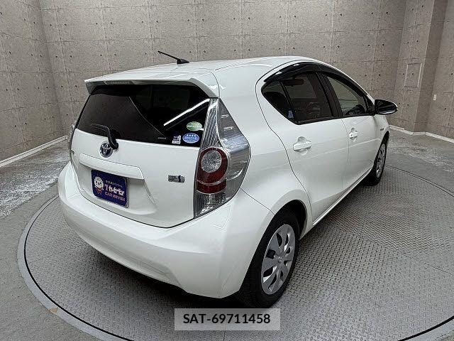 Toyota AQUA 2014-03 7875258-3