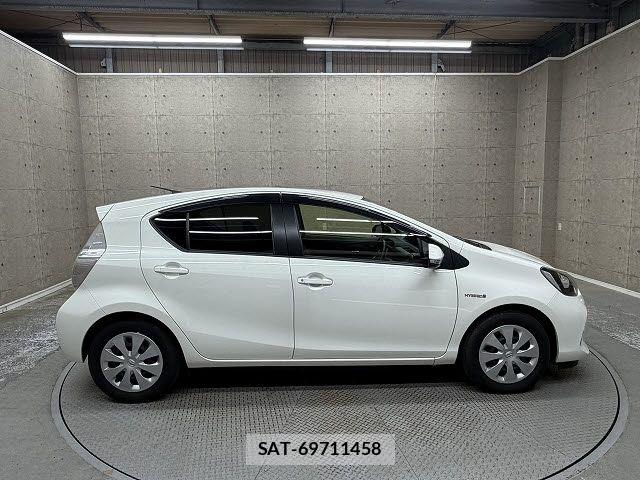 Toyota AQUA 2014-03 7875258-5