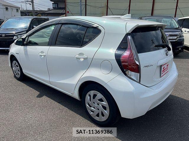 Toyota AQUA 2016-02 7875249-8