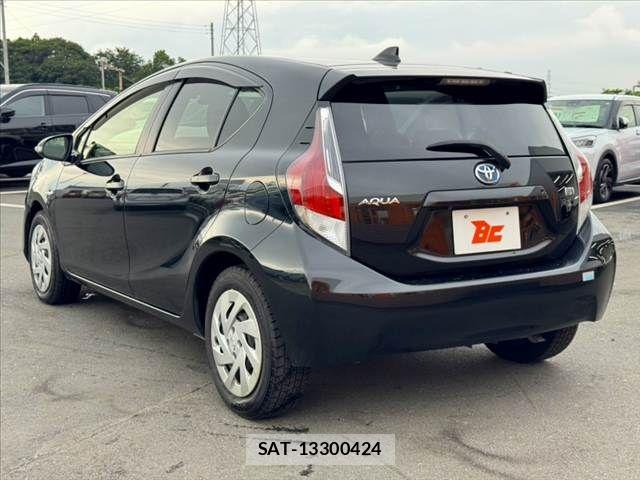 Toyota AQUA 2017-02 7875262-12