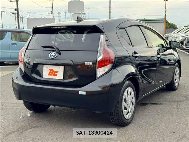 Toyota AQUA 2017-02 7875262-14