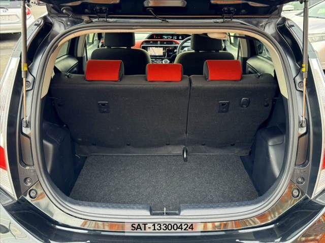 Toyota AQUA 2017-02 7875262-18