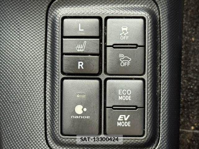 Toyota AQUA 2017-02 7875262-29