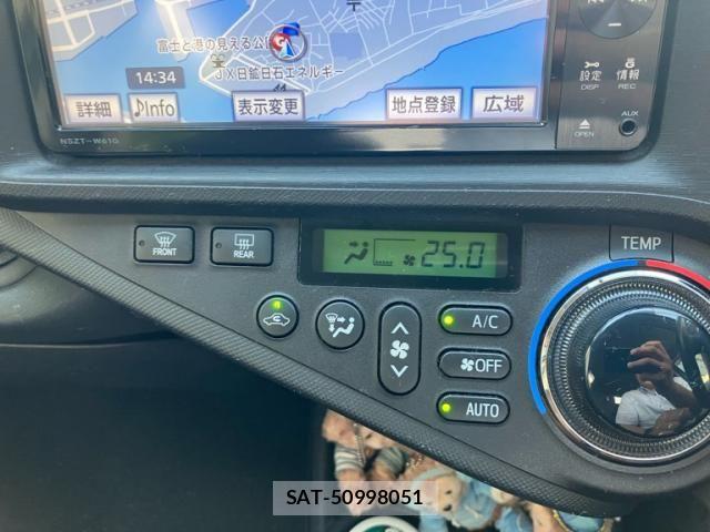 Toyota AQUA 2012-01 7875271-24