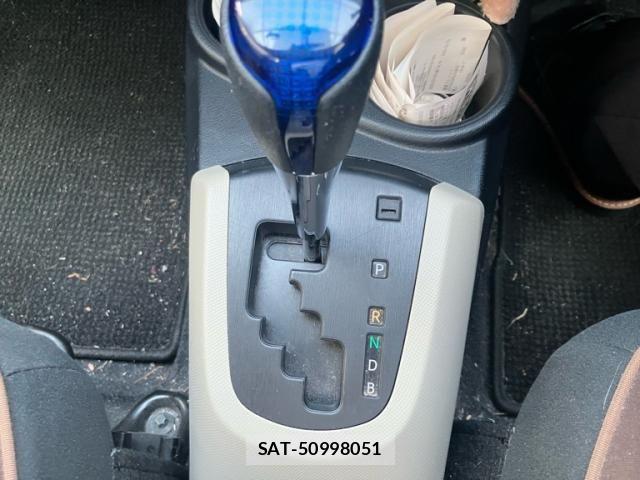 Toyota AQUA 2012-01 7875271-25