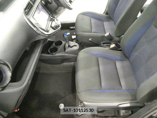 Toyota AQUA 2017-06 7875250-12