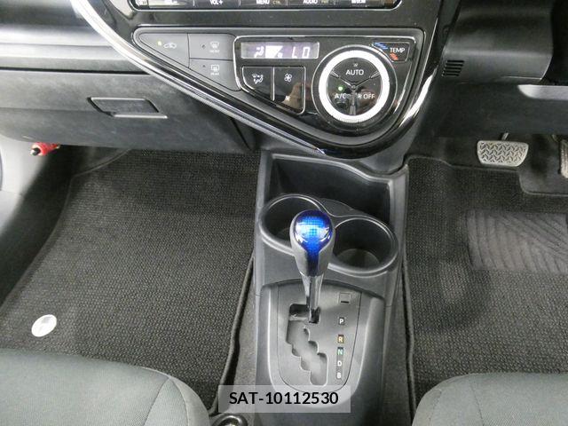 Toyota AQUA 2017-06 7875250-24