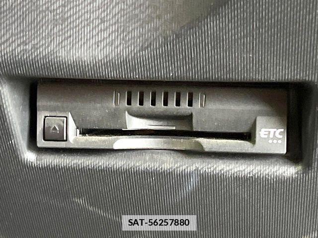 Toyota AQUA 2018-04 7902217-6