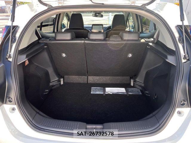 Toyota AQUA 2023-05 7960466-10