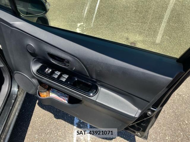 Toyota AQUA 2017-04 7960493-11