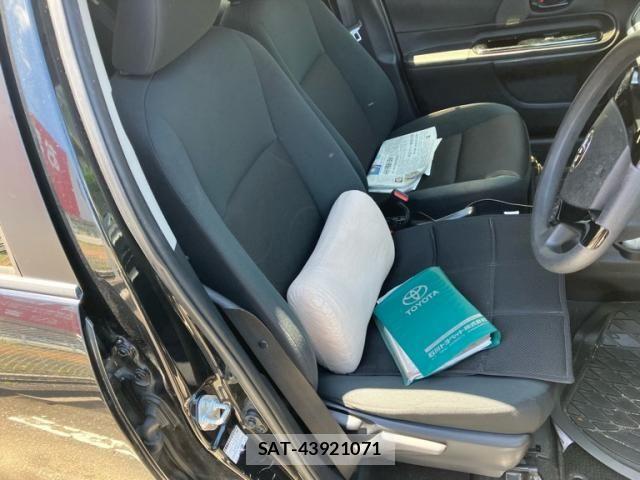 Toyota AQUA 2017-04 7960493-12