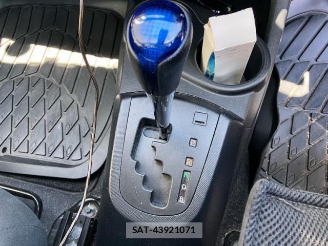 Toyota AQUA 2017-04 7960493-15