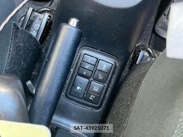 Toyota AQUA 2017-04 7960493-16
