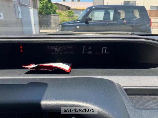 Toyota AQUA 2017-04 7960493-17