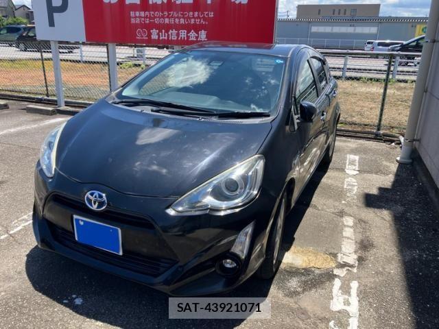 Toyota AQUA 2017-04 7960493-1
