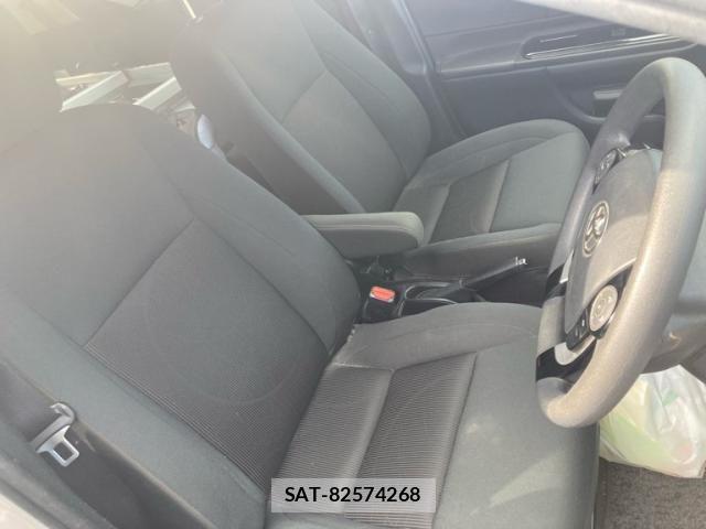Toyota AQUA 2017-12 7960490-14