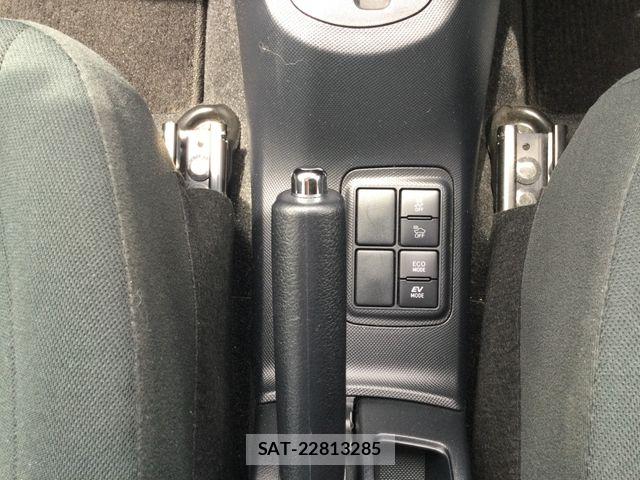 Toyota AQUA 2019-03 7960472-17