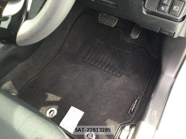 Toyota AQUA 2019-03 7960472-20
