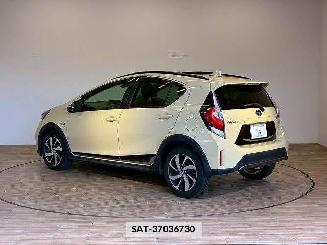 Toyota AQUA 2017-10 7960473-15