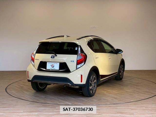 Toyota AQUA 2017-10 7960473-16