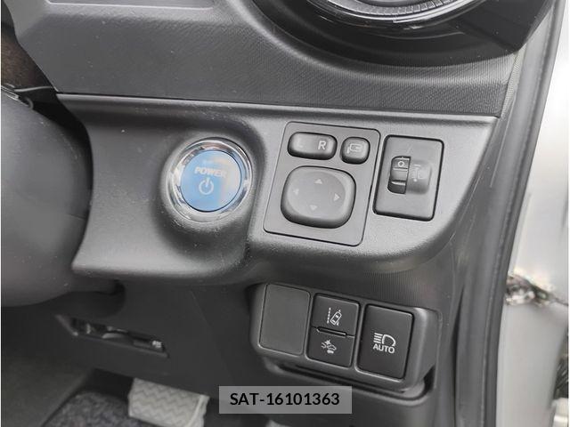 Toyota AQUA 2017-12 7960481-15