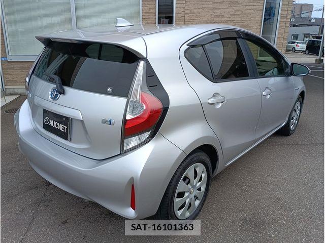Toyota AQUA 2017-12 7960481-1