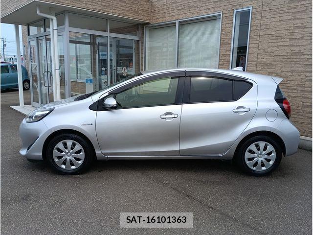 Toyota AQUA 2017-12 7960481-3