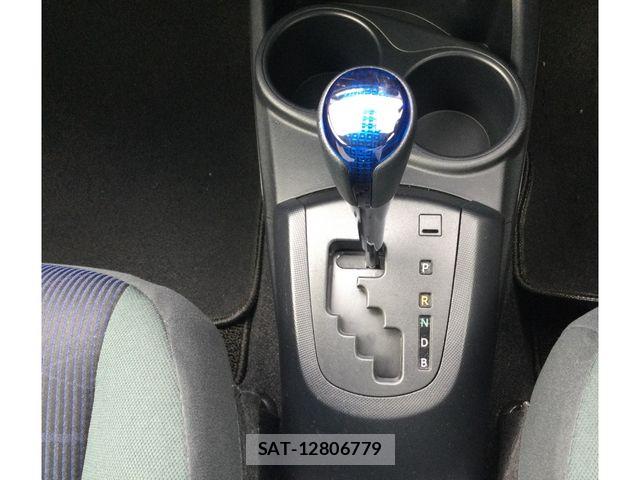 Toyota AQUA 2017-06 7960480-11