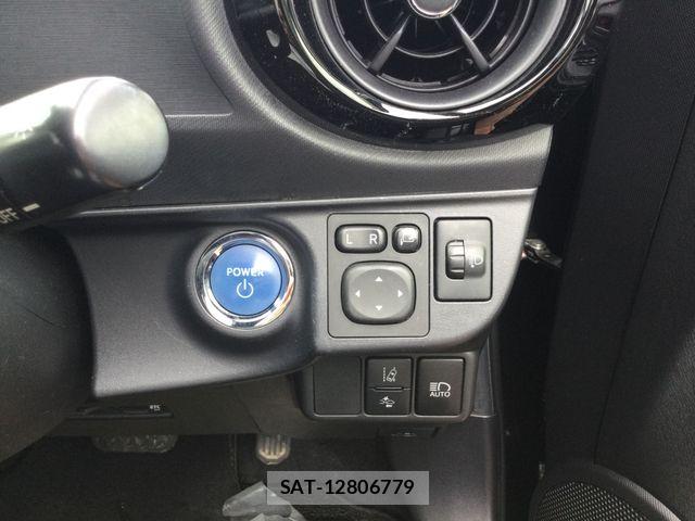 Toyota AQUA 2017-06 7960480-13