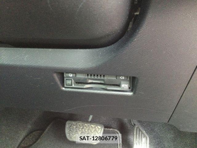 Toyota AQUA 2017-06 7960480-14