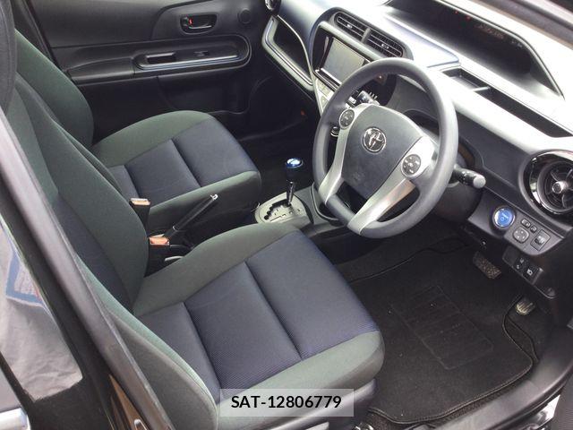 Toyota AQUA 2017-06 7960480-15