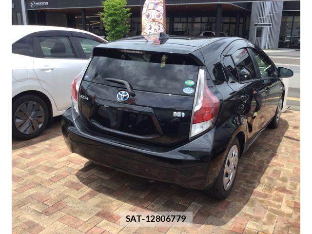 Toyota AQUA 2017-06 7960480-3