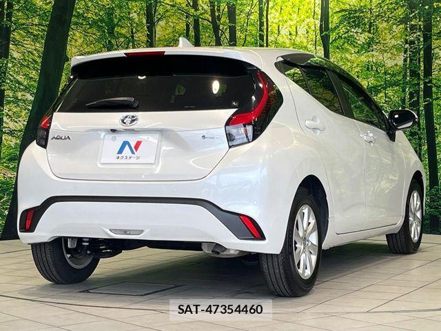 Toyota AQUA 2024-08 7960465-16