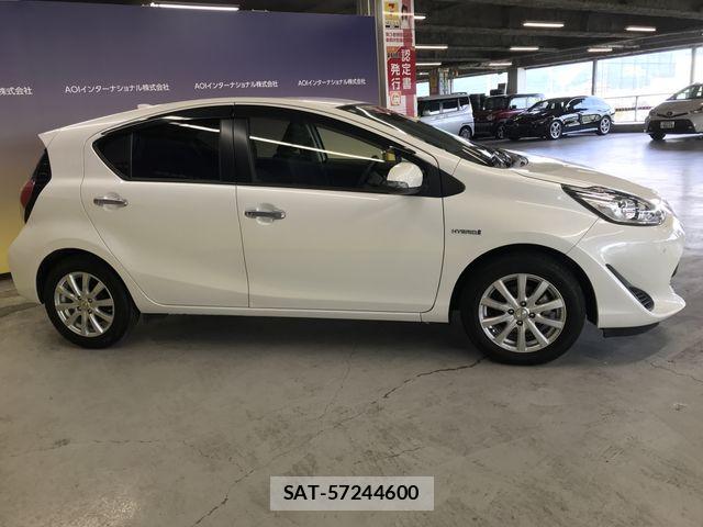 Toyota AQUA 2018-11 7960478-1