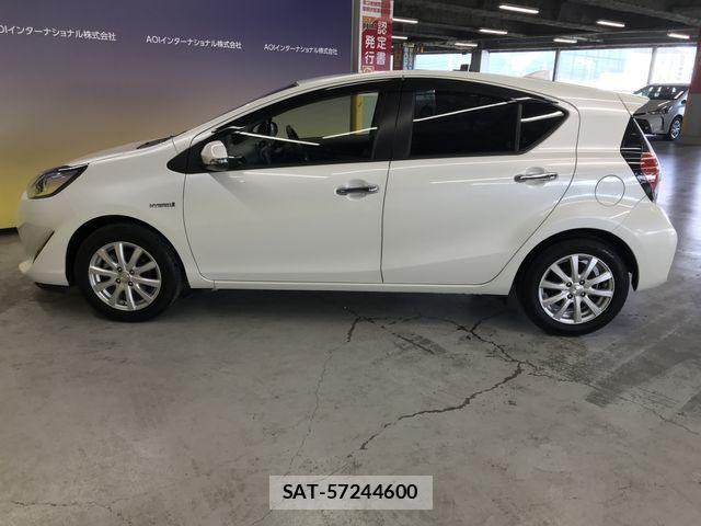 Toyota AQUA 2018-11 7960478-2