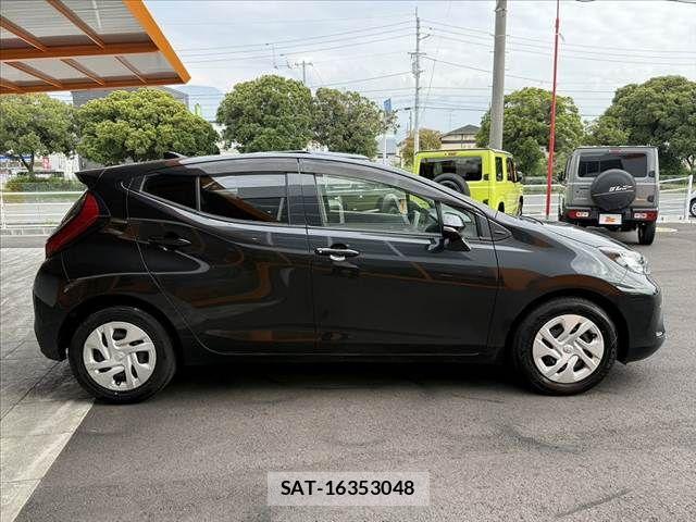 Toyota AQUA 2021-11 7960479-10