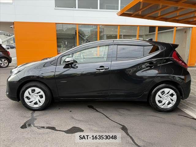 Toyota AQUA 2021-11 7960479-11